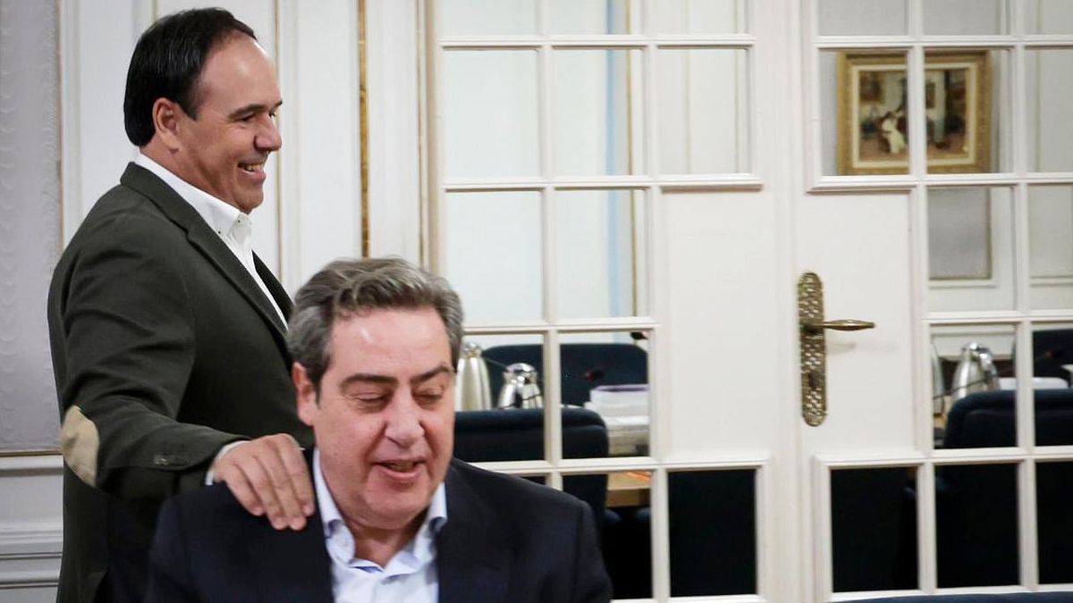 El PP valenciano negocia in extremis con Vox para pactar antes del jueves la investidura de Pérez Llorca