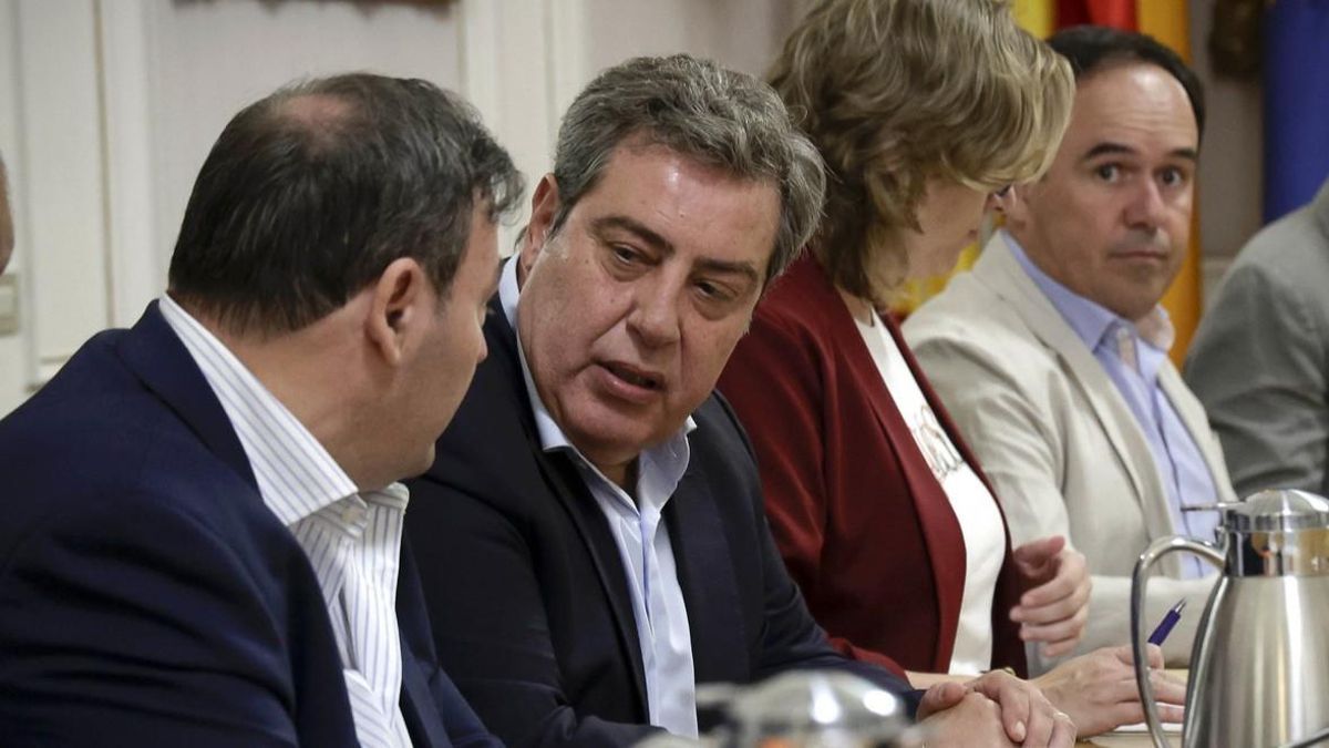 Vox duda entre una investidura valenciana rápida o hacer «sudar sangre» a Pérez Llorca para desgastar a Feijóo