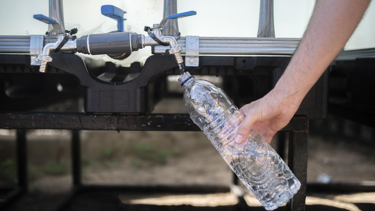 Martorell multará con 750 euros a quién llene garrafas de fuentes públicas como «medida anti-okupas»