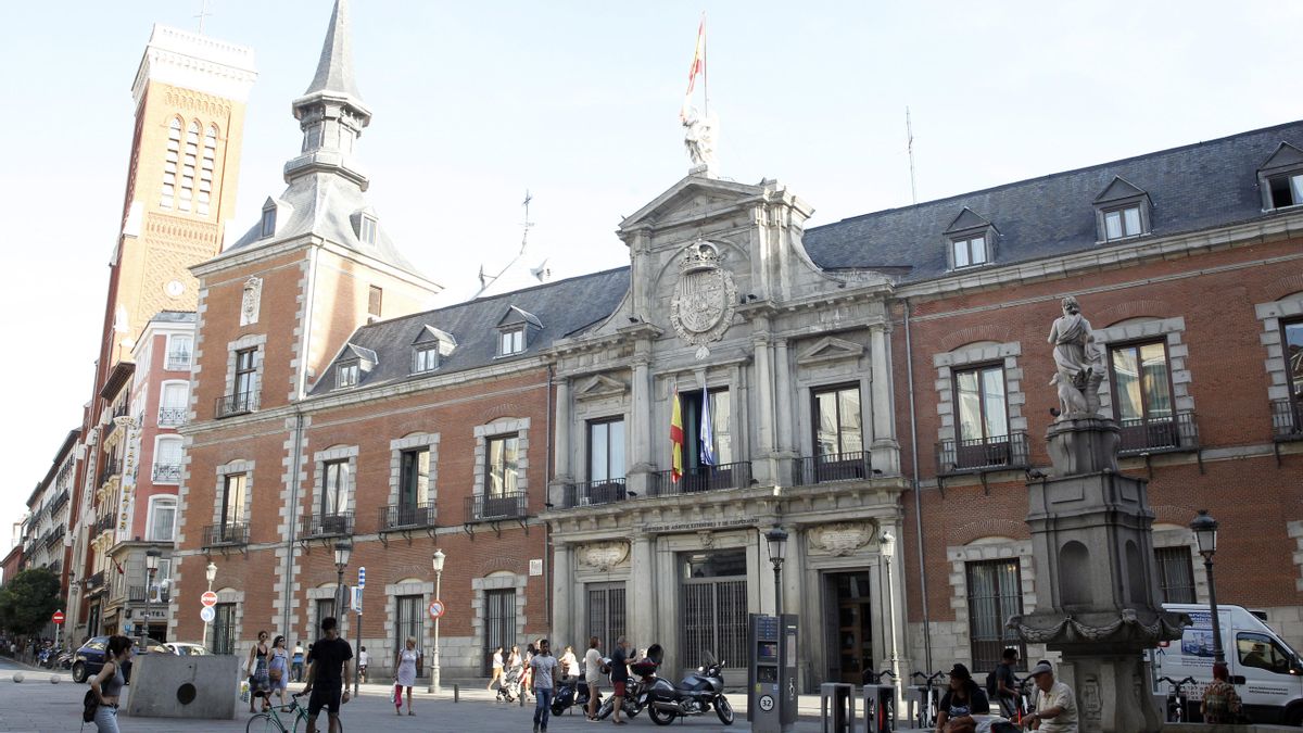 El Gobierno mantiene becarios gratis como los que pretende erradicar con su nuevo estatuto