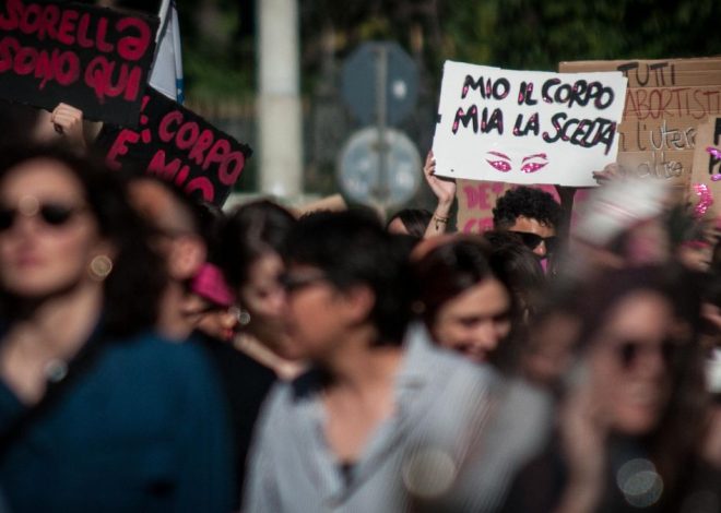 La ultraderecha europea busca limitar el derecho al aborto con objetores y desinformación (igual que en España)