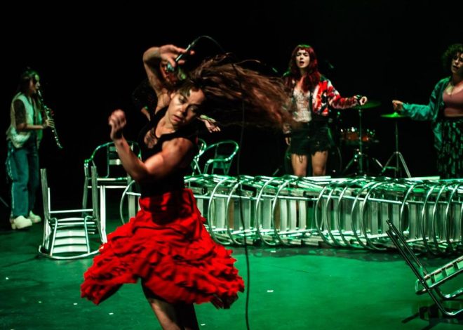 Rocío Molina se erige en la diosa del flamenco con ‘Calentamiento’