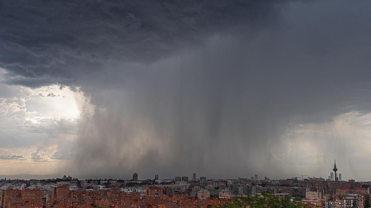 Las lluvias pasan a tormentas este viernes en la Comunidad de Madrid