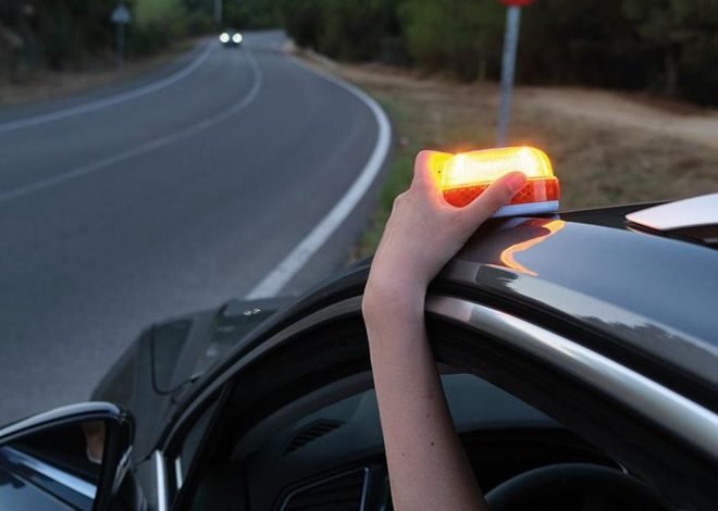 Protección de Datos zanja el debate: la baliza V-16 de la DGT no puede identificar al conductor ni controlar sus viajes