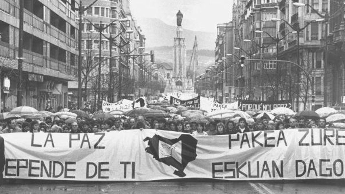 Cuarenta años del primer ‘Gesto por la Paz’ que removió las conciencias de la sociedad vasca frente a la violencia