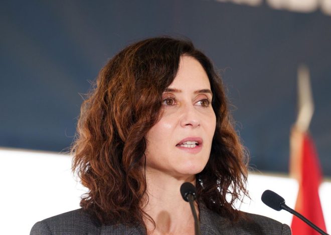 Ayuso carga contra el Gobierno por su política «sectaria» de vivienda y luego les pide colaboración