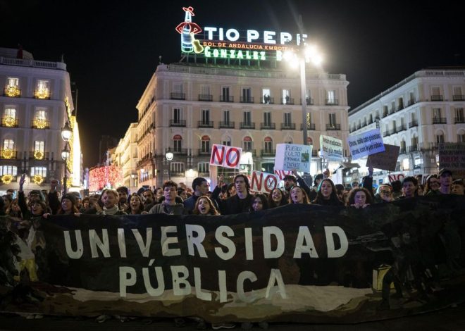 Miles de personas se manifiestan en defensa de la universidad pública madrileña: «Hay un plan para destruirla»