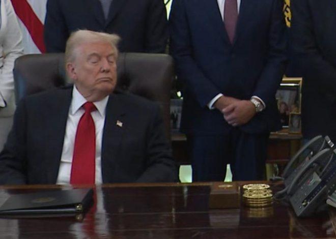 La pelea de Trump por mantener los ojos abiertos durante una reunión en la Casa Blanca