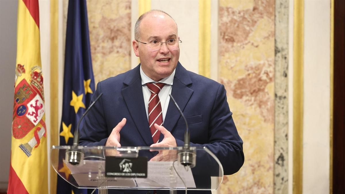 Tellado «invita» a «los votantes de Vox» a la concentración contra Sánchez y advierte de que no ir «es fallarle a España»