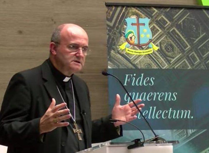 La Fiscalía investiga al obispo Munilla por defender las terapias de conversión y él replica que buscan «amedrentar a la Iglesia»