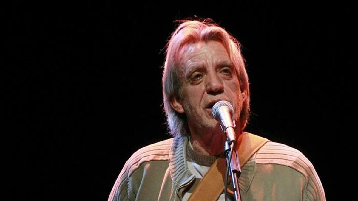 El cantautor Luis Pastor llevará a las aulas la historia en verso de la represión franquista en Extremadura