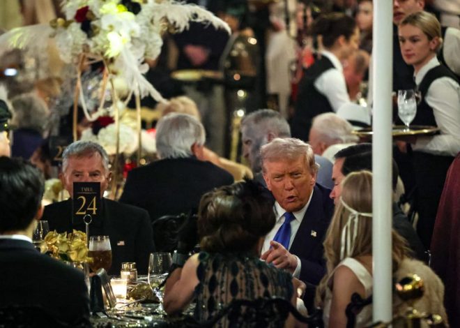 Trump monta una megafiesta de Halloween a lo ‘Gran Gatsby’ mientras 42 millones de personas pierden la ayuda para alimentos