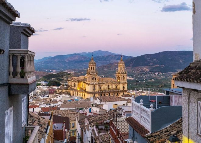 La capital andaluza que esconde unos baños árabes monumentales, un castillo y una catedral renacentista