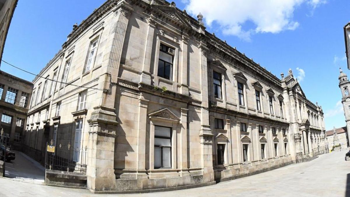 La batalla por Medicina: A Coruña y Vigo quieren su propia facultad, Santiago se resiste y la privada espera su momento