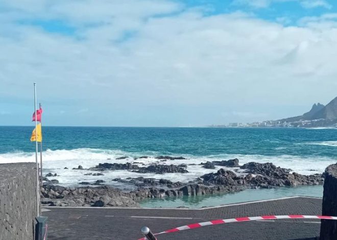 Se mantiene la prealerta en las costas canarias y las autoridades advierten del peligro de acercarse a muelles y espigones a hacerse fotografías