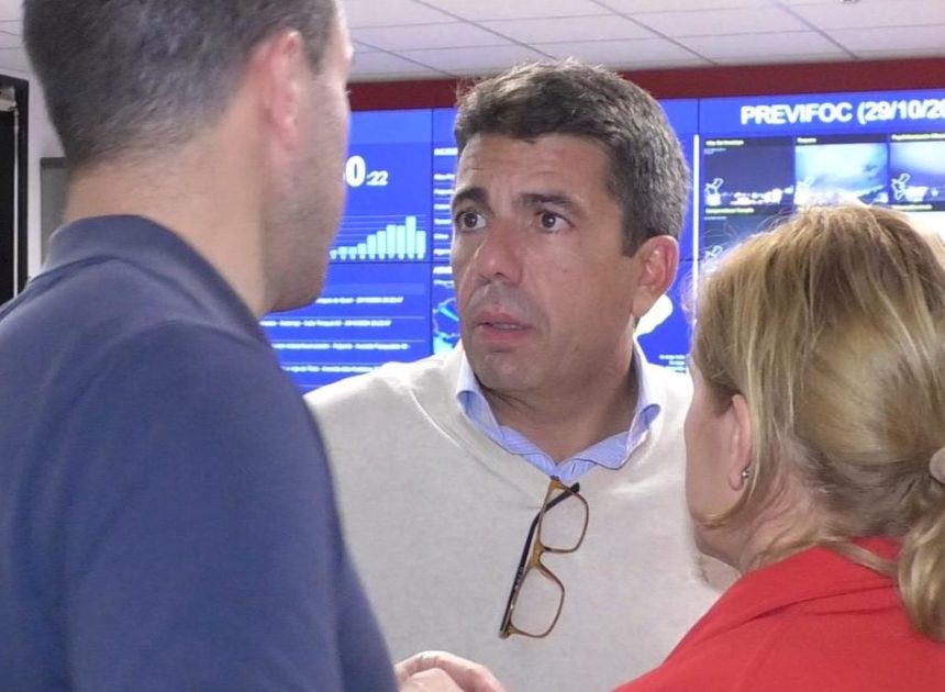 Pradas tuvo que poner al día a Mazón a su llegada nocturna al Cecopi de la dana: «Es que ha habido hasta tornados»