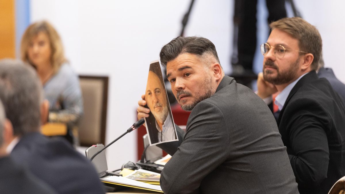 «Psicópata», «homicida», «inútil» y «mentiroso»: las descalificaciones contra Mazón en la comisión de la dana