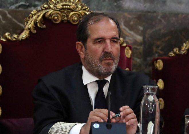 Los Comuns se querellan por revelación de secretos contra el presidente del tribunal que condenó al fiscal general