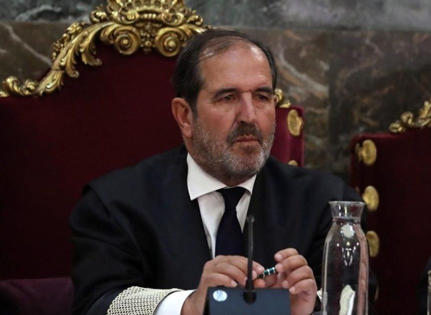 Los Comuns se querellan por revelación de secretos contra el presidente del tribunal que condenó al fiscal general