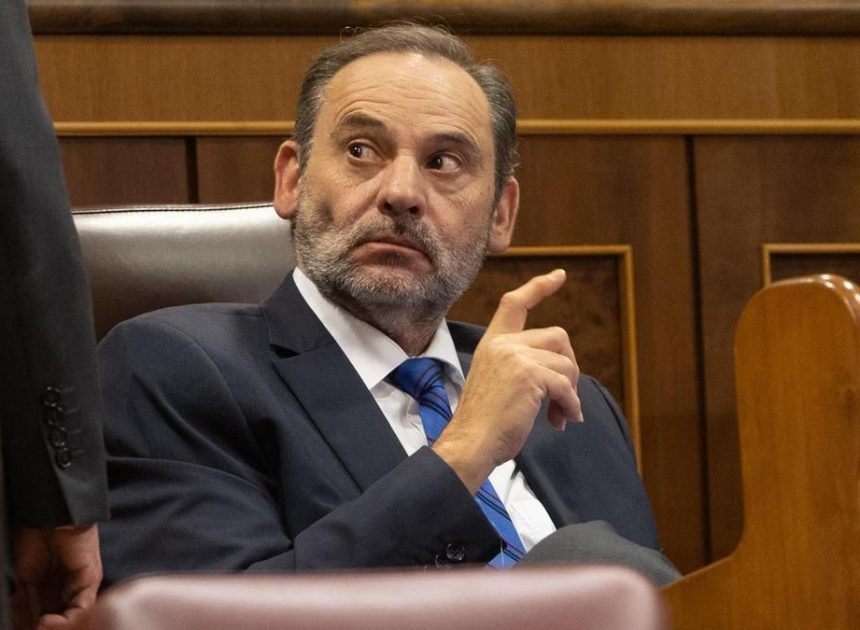 Ábalos recrimina al Gobierno que no defienda su inocencia: «Estoy en la cárcel porque el sistema así lo ha decidido»