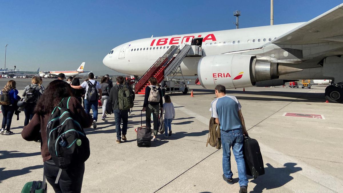 Iberia y otras aerolíneas cancelan sus vuelos a Venezuela tras la advertencia de EEUU sobre la «actividad militar» en la zona