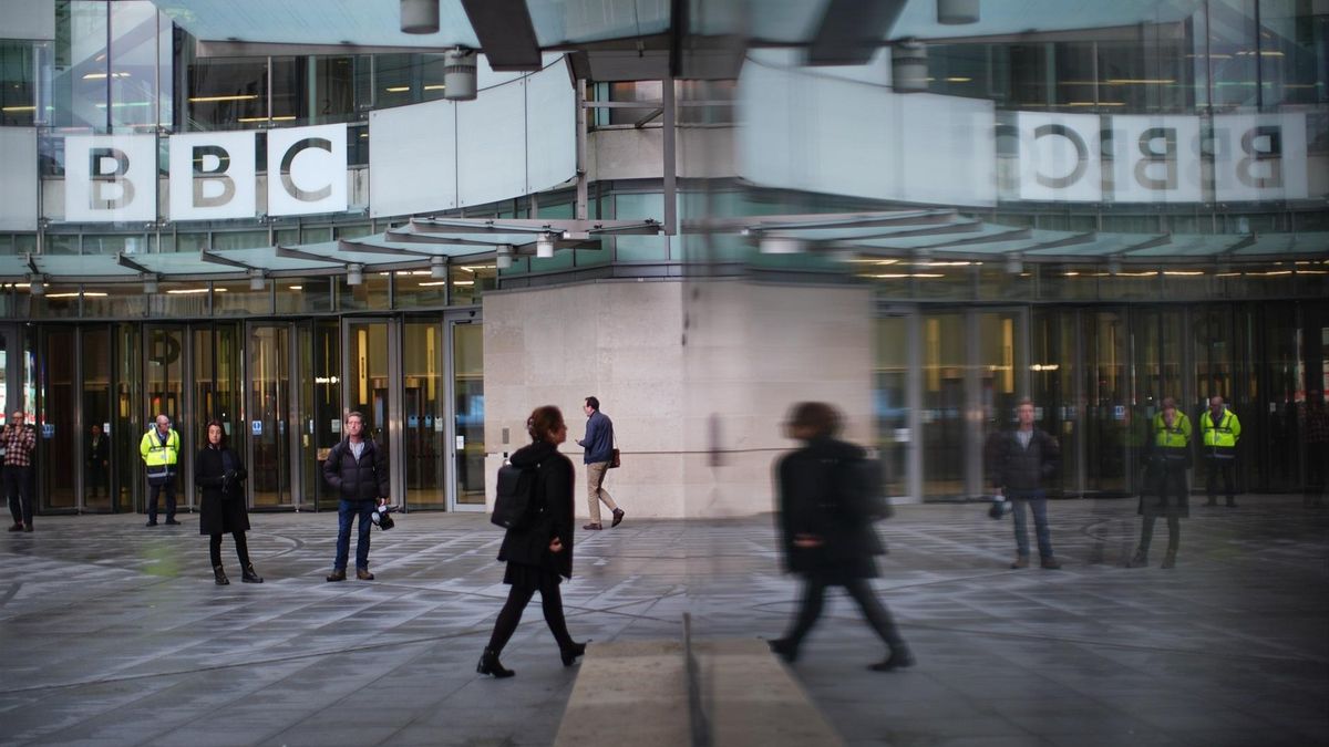 La BBC pide perdón a Trump, pero rechaza pagarle una compensación