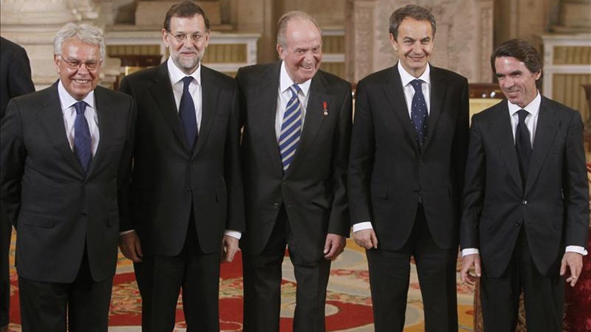 Juan Carlos I y los presidentes: dice que Zapatero agravió a EEUU, cita el bulo de Aznar del 11M y llama a González «verdadero hombre de Estado»