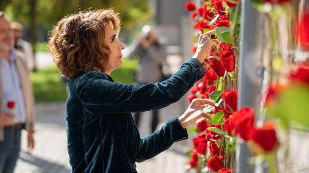 Montero, en Sevilla: «Es una vergüenza nacional que no tengamos la dignidad de sacar a 2.700 personas de una fosa»