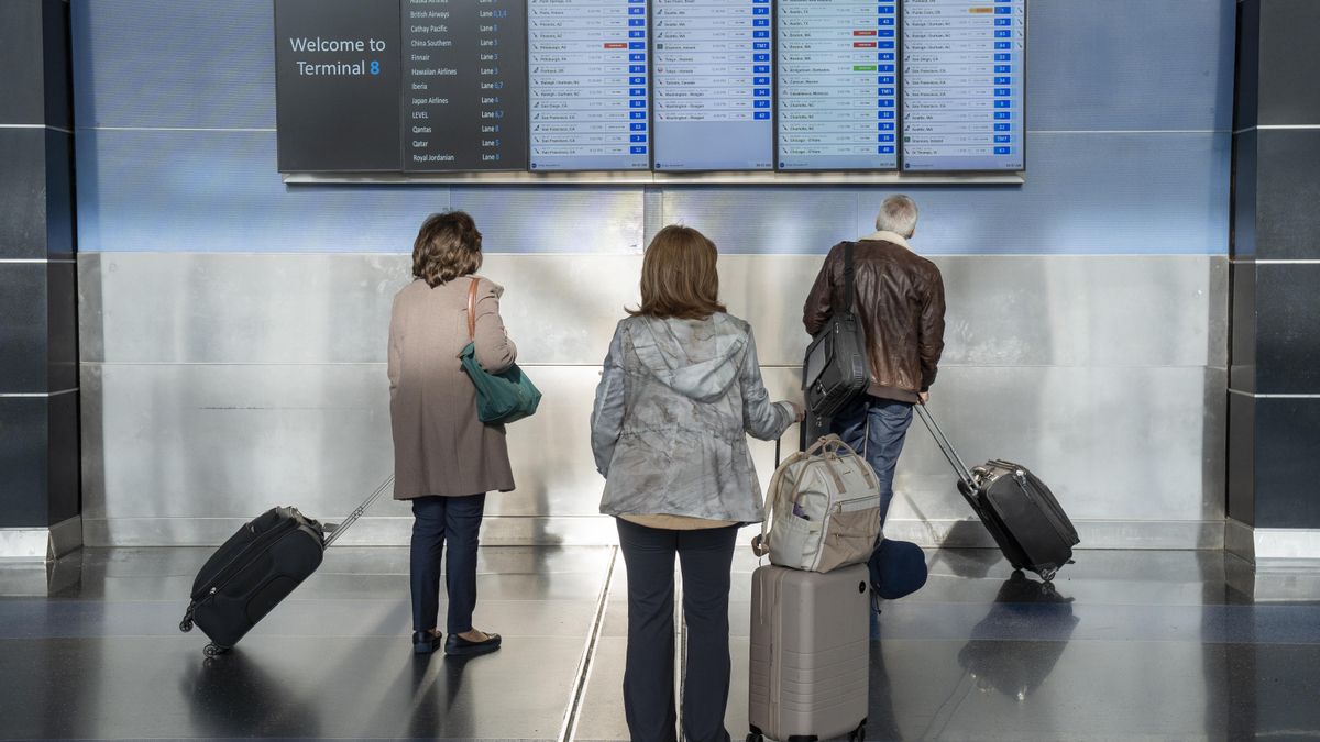 Las aerolíneas estadounidenses cancelan más de 1.000 vuelos para cumplir con la orden de la Casa Blanca por el cierre del Gobierno