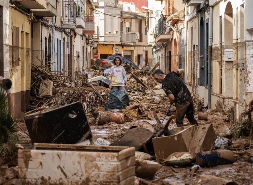La jueza acumula audios de las llamadas a la teleasistencia en la dana: «¿Nos van a dejar que nos ahoguemos aquí?»