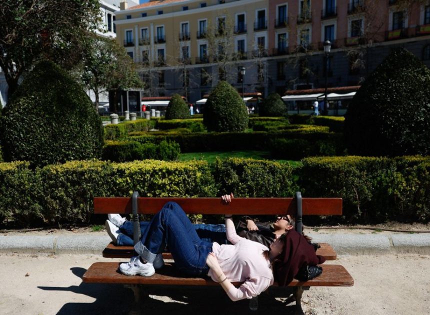 Jornada tranquila con cielos despejados antes de la llegada de lluvias en Madrid