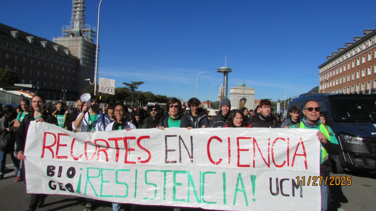 Clases en las plazas y movilizaciones en las calles por la universidad pública: «La investigación lleva tiempo y dinero»