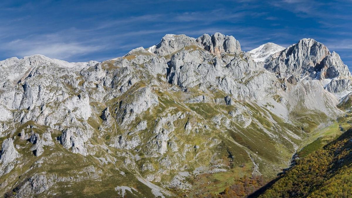 Entre lagos y pueblos rodeados de montañas: todo lo que guarda el segundo Parque Nacional más visitado de España