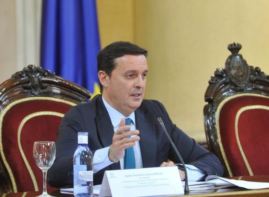 El presidente del PP de la Diputación de Almería renuncia tras proclamar su “inocencia” por el ‘caso mascarillas’