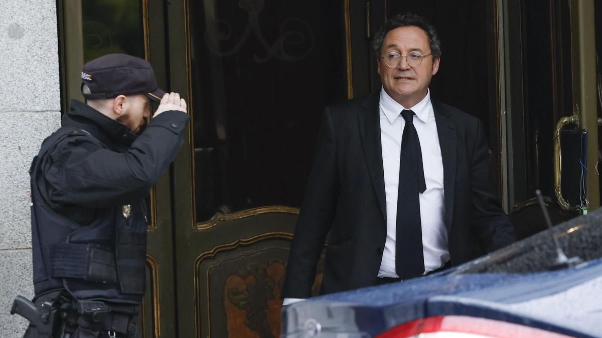 La declaración de varios periodistas cuestiona que los correos de la pareja de Ayuso fueran secretos cuando llegaron al fiscal general