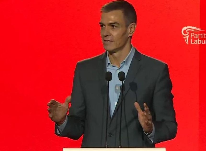 Sánchez ve a la derecha en un Black Friday constante: «Liquidan los principios, descuentan las convicciones y ponen la democracia en venta»