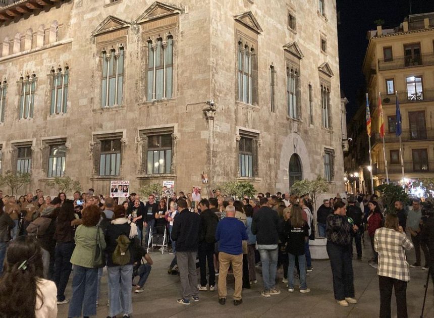 Feijóo encalla en su intento de hacer dimitir a Mazón y aplazan la decisión a este lunes