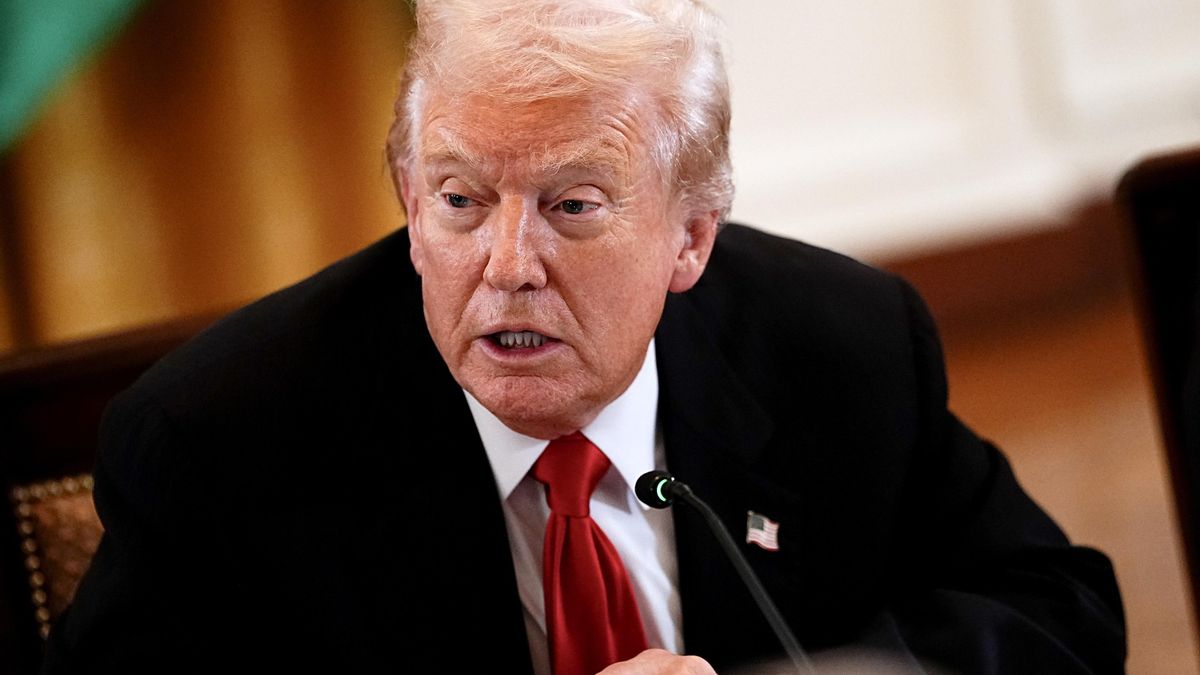 Trump plantea un bonus de 10.000 dólares para los controladores aéreos «patriotas» que han estado trabajando sin cobrar en el cierre del Gobierno