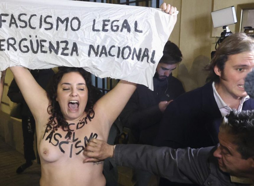 La Policía detiene al hombre acusado de agredir sexualmente a dos activistas de Femen en la misa por Franco