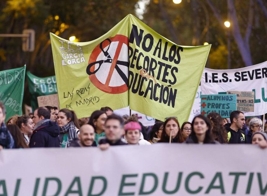 Así será la huelga en la educación pública de Madrid: dos días de paros y profesores dando clases en la calle