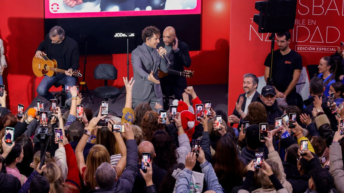 Bisbal colapsa el paso por la estación de Metro de  Sol con un concierto sorpresa montado por la Comunidad de Madrid