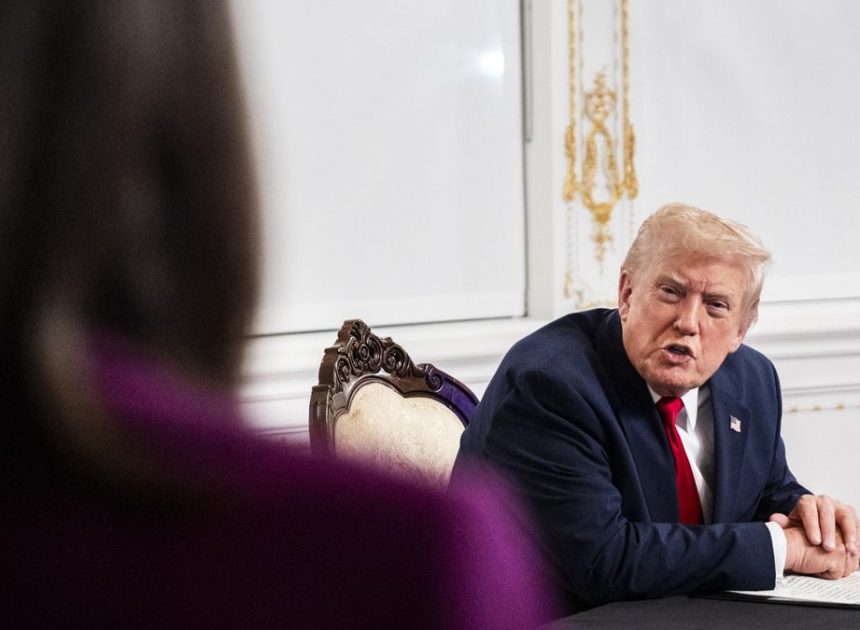 «¿Eres estúpida?»: La furiosa respuesta de Trump a una periodista que preguntaba por el tiroteo cerca de la Casa Blanca