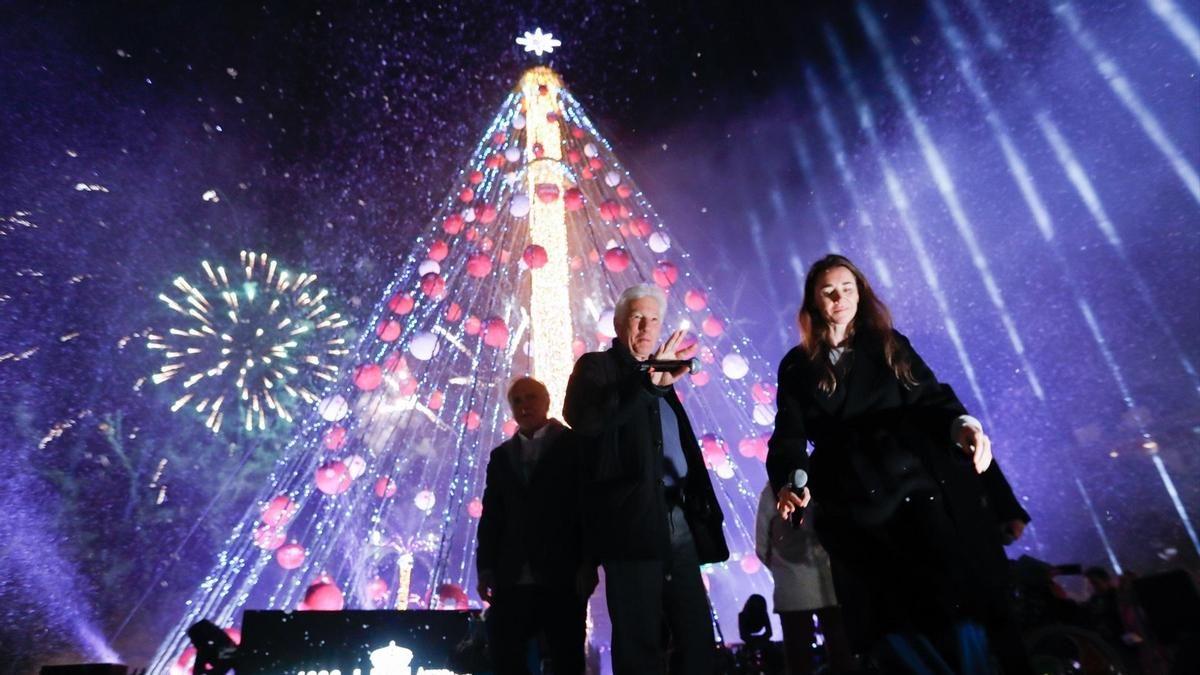 Richard Gere protagoniza el encendido del Gran Árbol de Navidad de Murcia