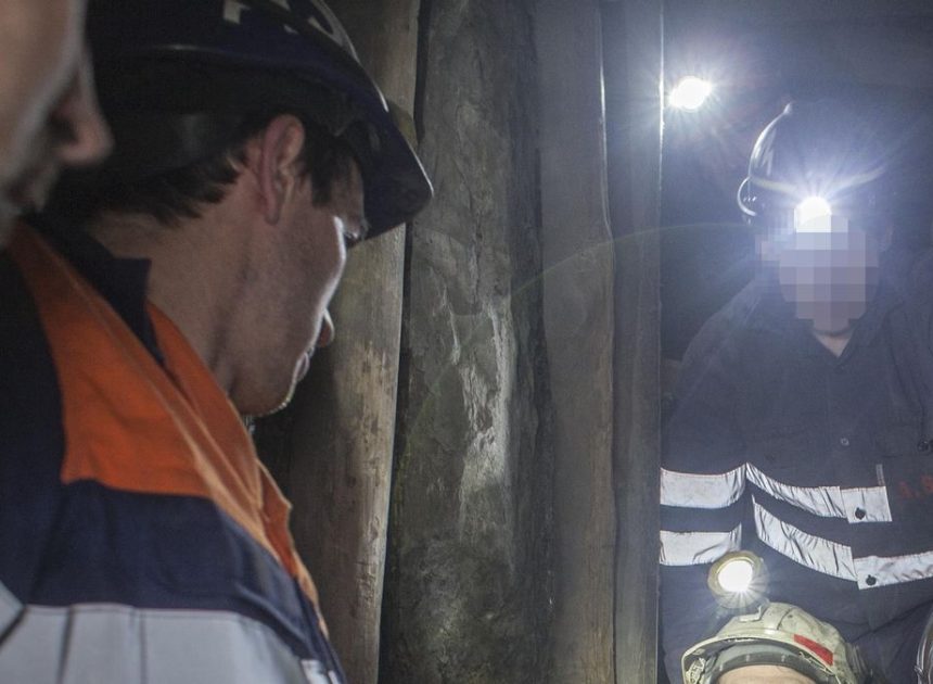 Al menos dos mineros atrapados por un derrumbe en un pozo de Cangas del Narcea