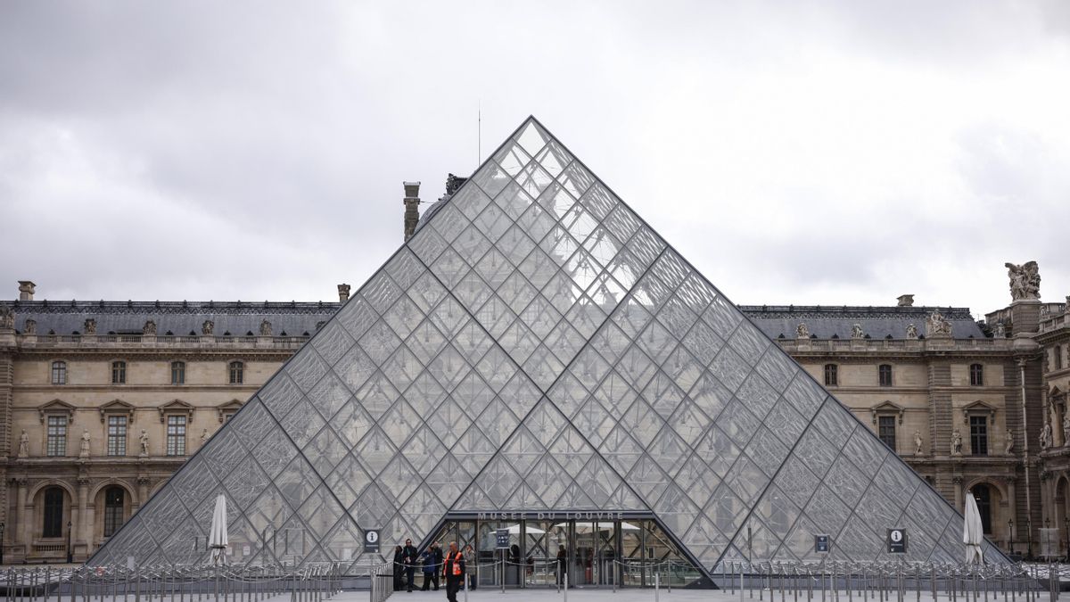Francia detiene a cuatro sospechosos más del robo de las joyas del Louvre
