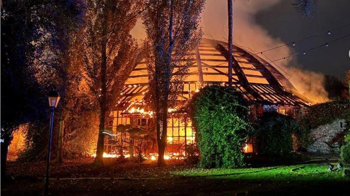 Un incendio quema la cúpula del restaurante de eventos Mas Marroch de los hermanos Roca
