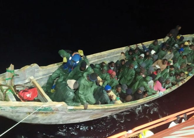Cuatro muertos en un cayuco rescatado cerca de El Hierro con un centenar de migrantes a bordo