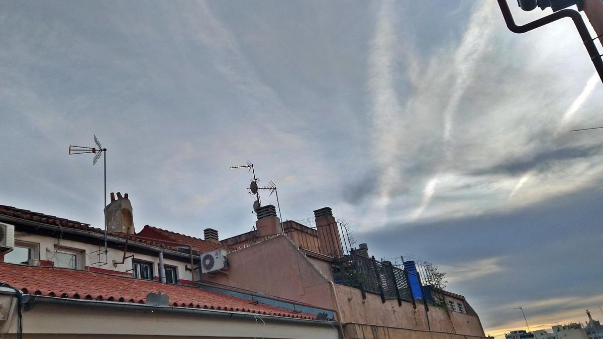 Subida de temperaturas y rachas fuertes de viento en Madrid antes de la llegada de las lluvias