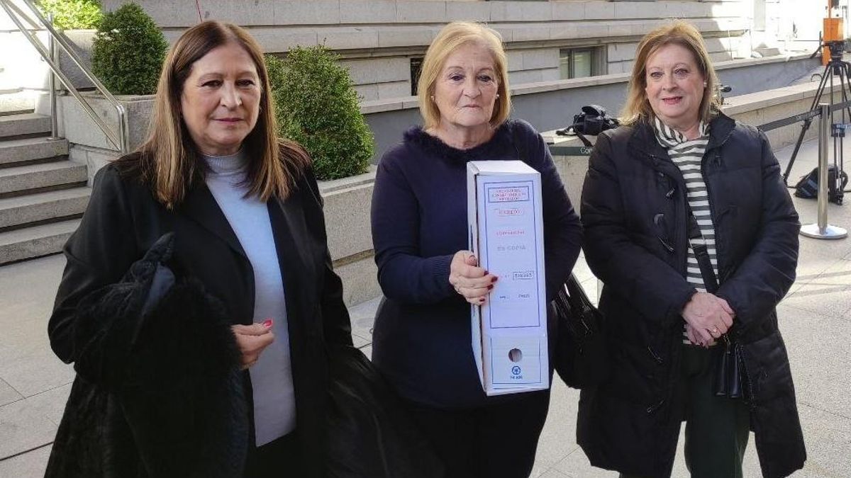 Las hermanas García Caparrós logran acceder tras 40 años al fichero del asesinato de su hermano: «Parecía que no iba a llegar nunca»