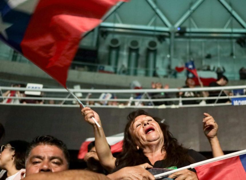 La progresista Jara lidera el recuento en Chile y se medirá al ultraderechista Kast en segunda vuelta